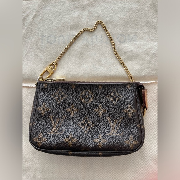 Louis Vuitton Mini Pochette Accessoires in Monogram - Picture 1 of 6